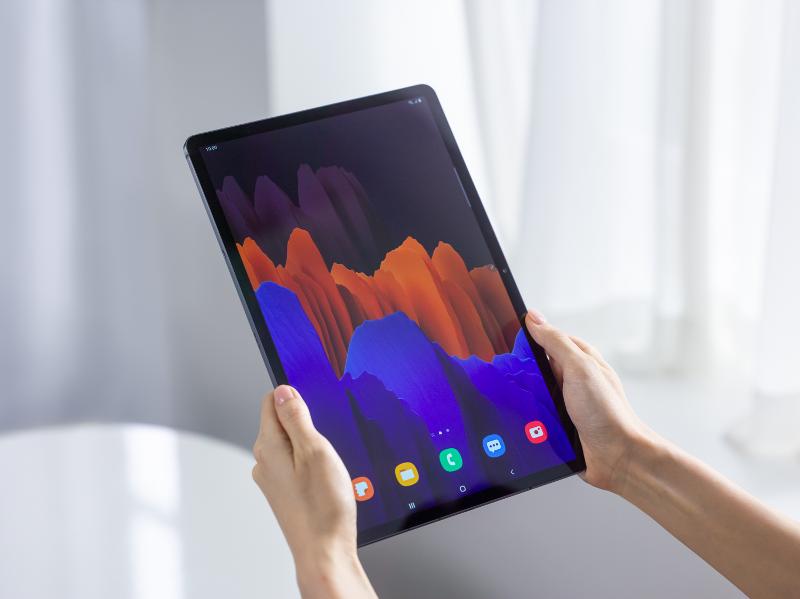 002_galaxytabs7plus_lifestyle_image-1.jpg