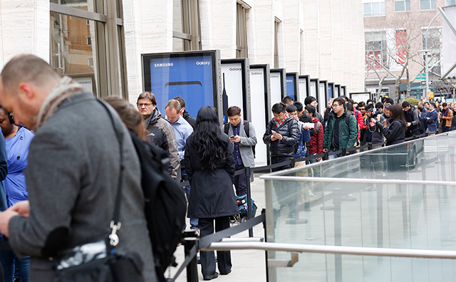 [Photo] Samsung Lights Up the World at the Galaxy S8 Unpacked Event