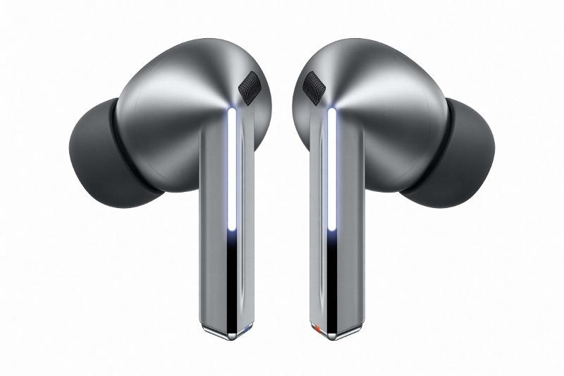 002-galaxy-buds3pro-silver-front-lighting.jpg