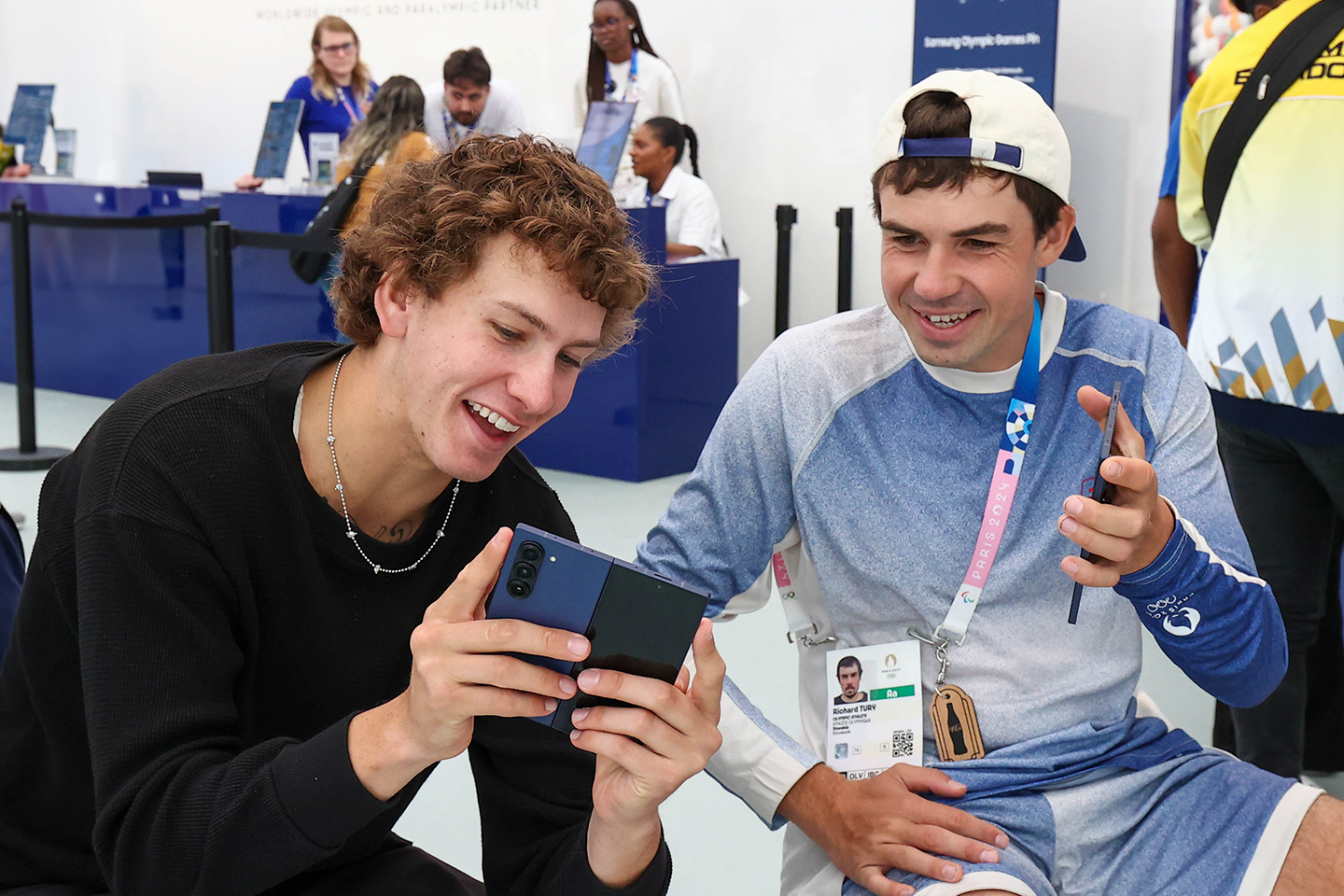 image of feature story Paris 2024: Team Samsung Galaxy Members Meet at the Olympic™ rendezvous @ Samsung | Village Plaza