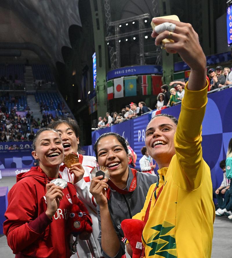 005-Paralympic-Victory-Selfie.jpg