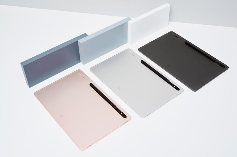 004_family_galaxytabs8plus_graphite_galaxytabs8plus_silver_galaxytabs8plus_pinkgold.jpg