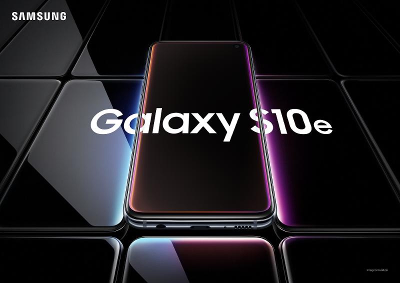 02_galaxys10e_KV_black_2p_rgb.jpg