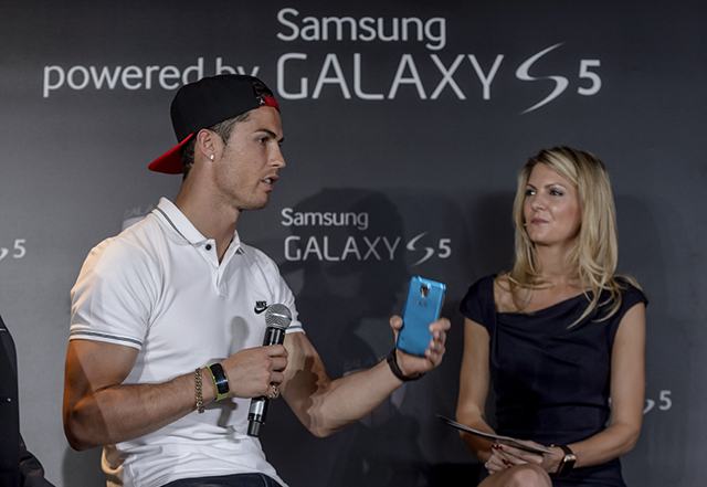 Samsung Releases New Football-themed Galaxy 11 Campaign Video Featuring Samsung Galaxy S5, Gear 2 and Fit