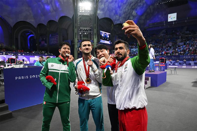 001-Paralympic-Victory-Selfie.jpg